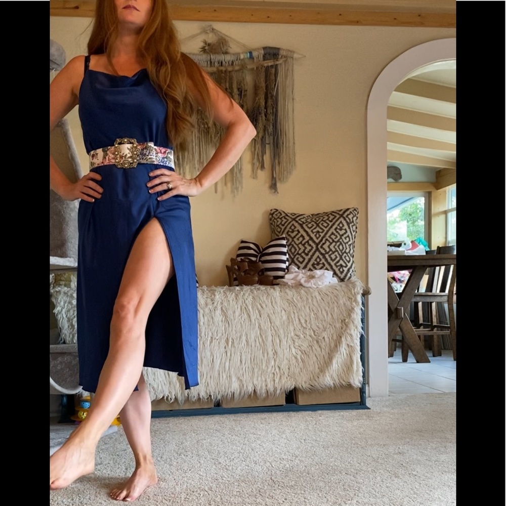 Gorgeous sexy satin dress with long slit - Picture 8 of 8
